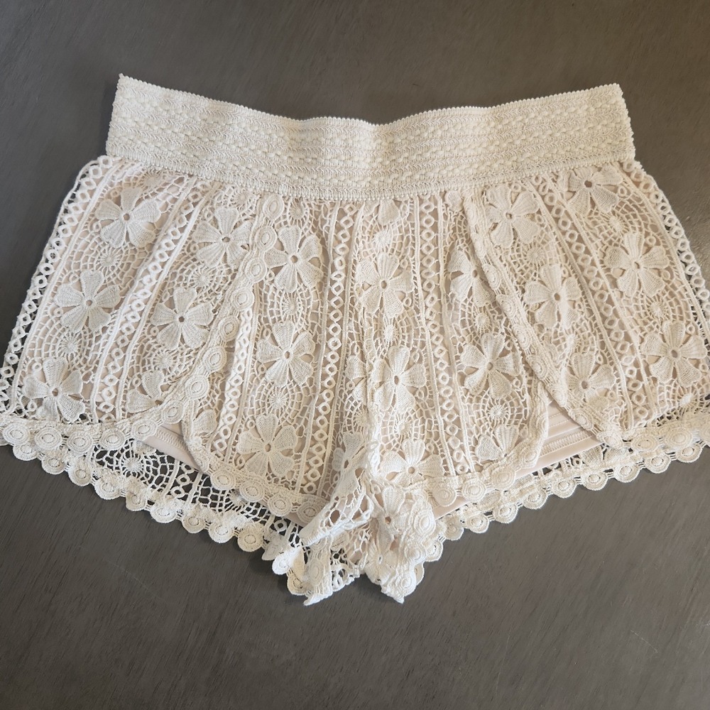 Trendy Crochet Cream Floral Lace Shorts Sz XL Boho Festival Summer No Boundaries